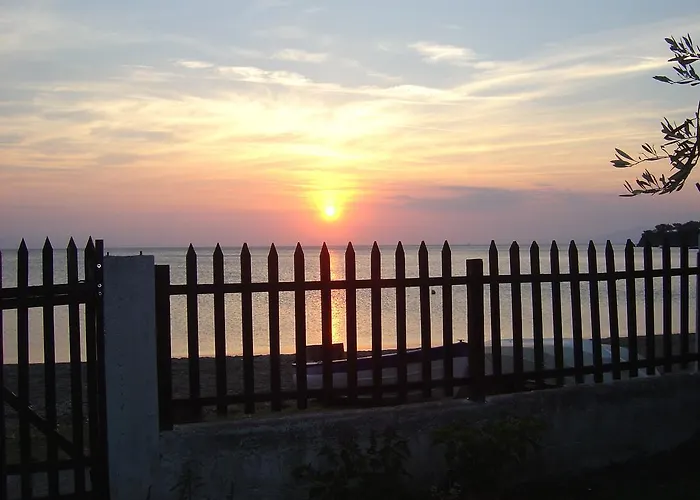 Willa Beachfront For 8, Kalifteri Beach,