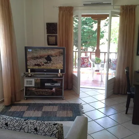 Beachfront For 8, Kalifteri Beach, Villa *